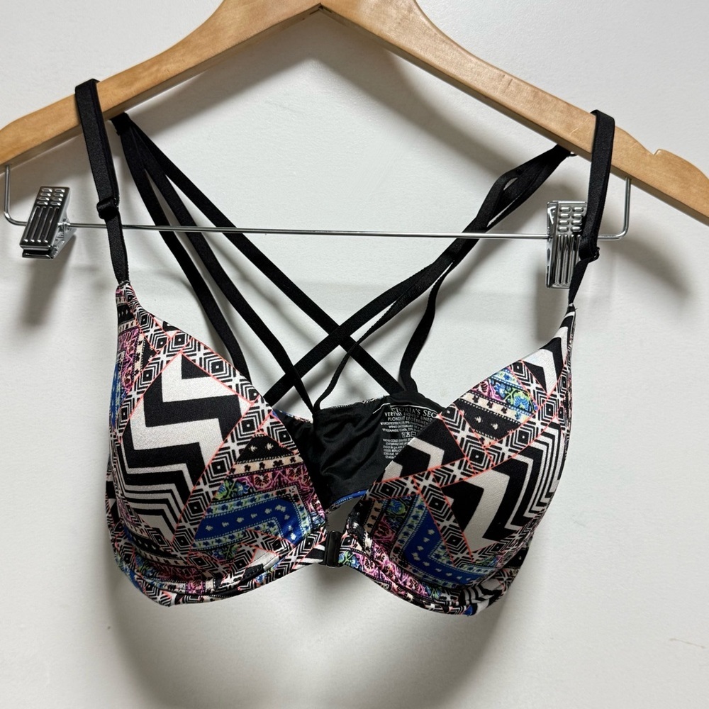 VICTORIAS SECRET
VERY SEXY LIGHTLY LINED PLUNGE/  Size 32D